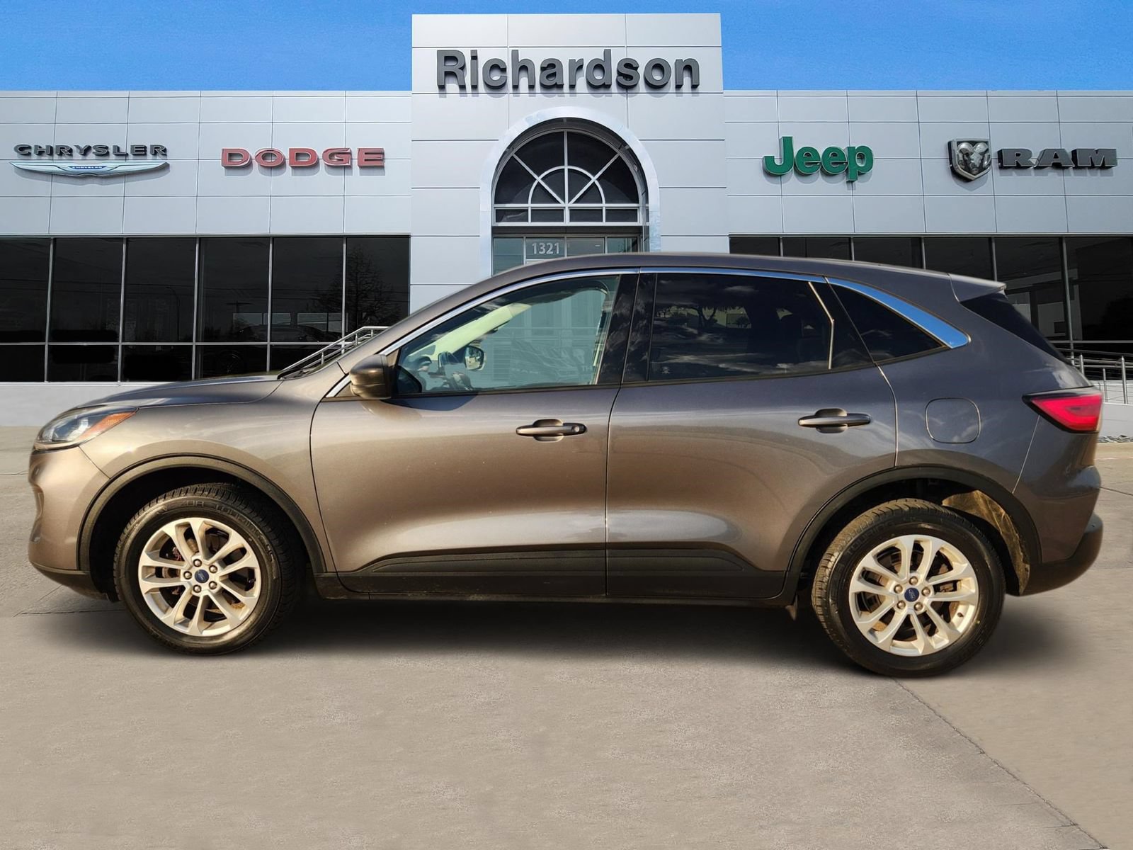 Used 2022 Ford Escape SE w/ Convenience Package AWD/4WD image 3