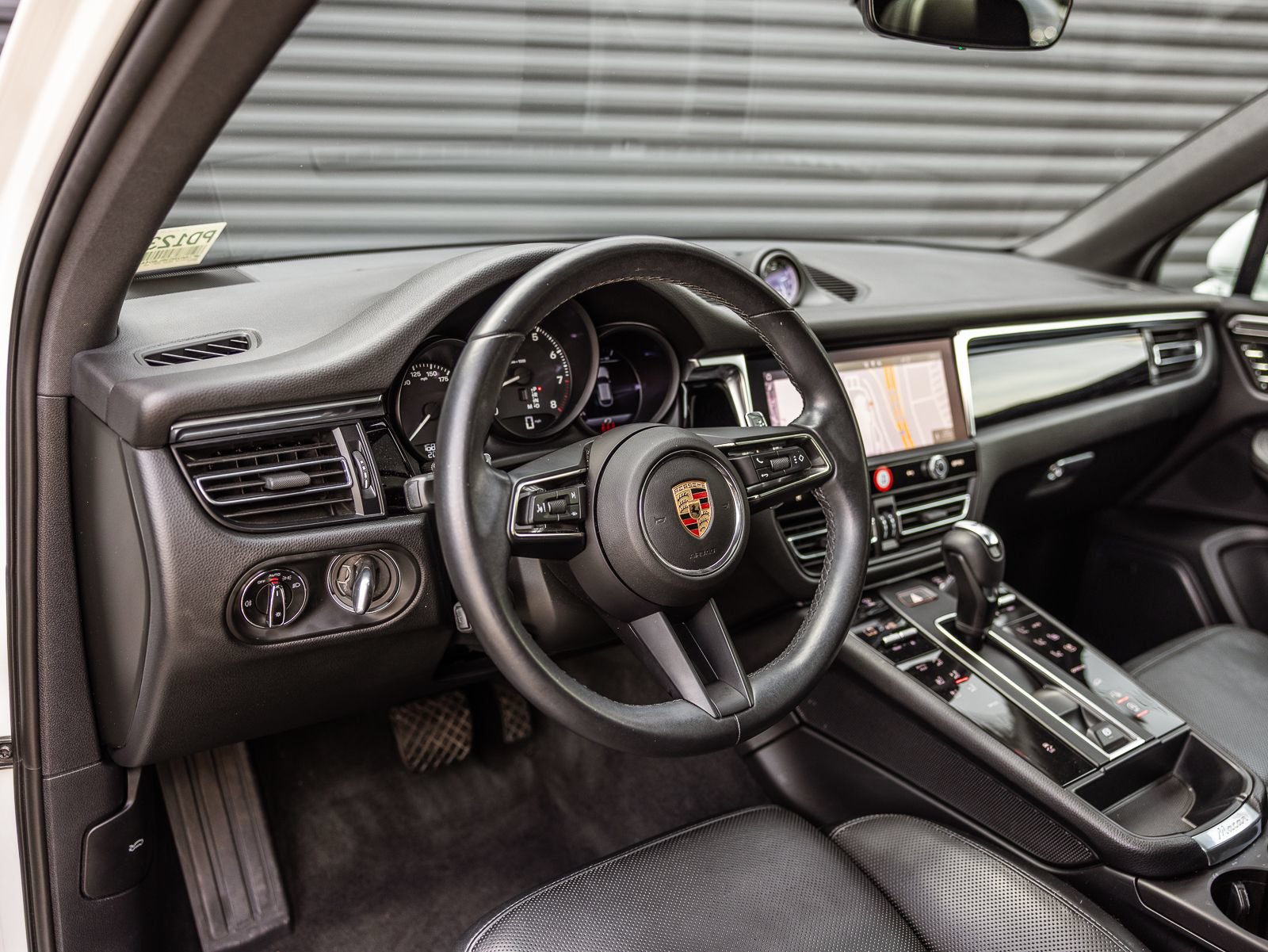 Certified 2024 Porsche Macan AWD/4WD image 4