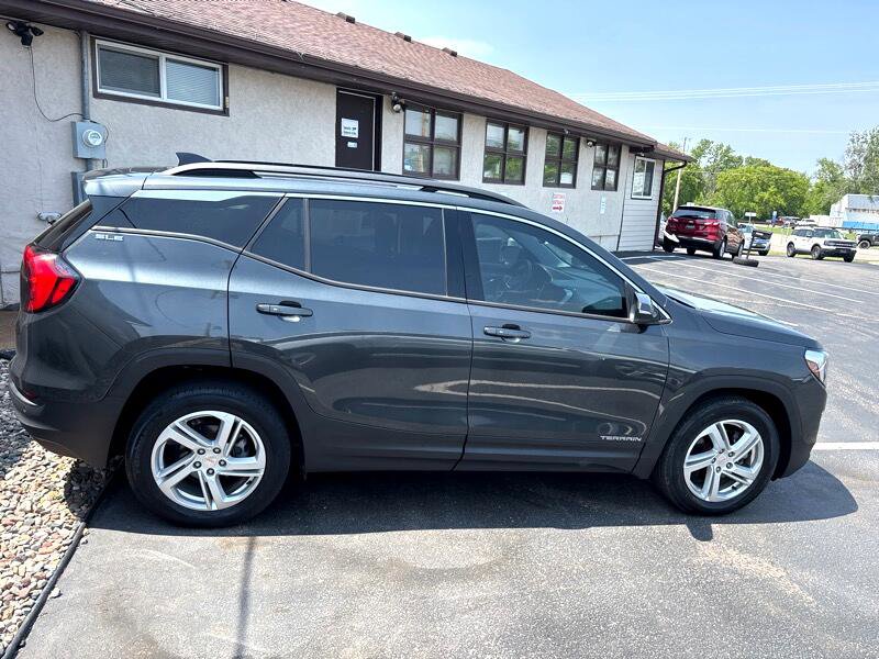Used 2019 GMC Terrain SLE w/ Driver Convenience Package image 2