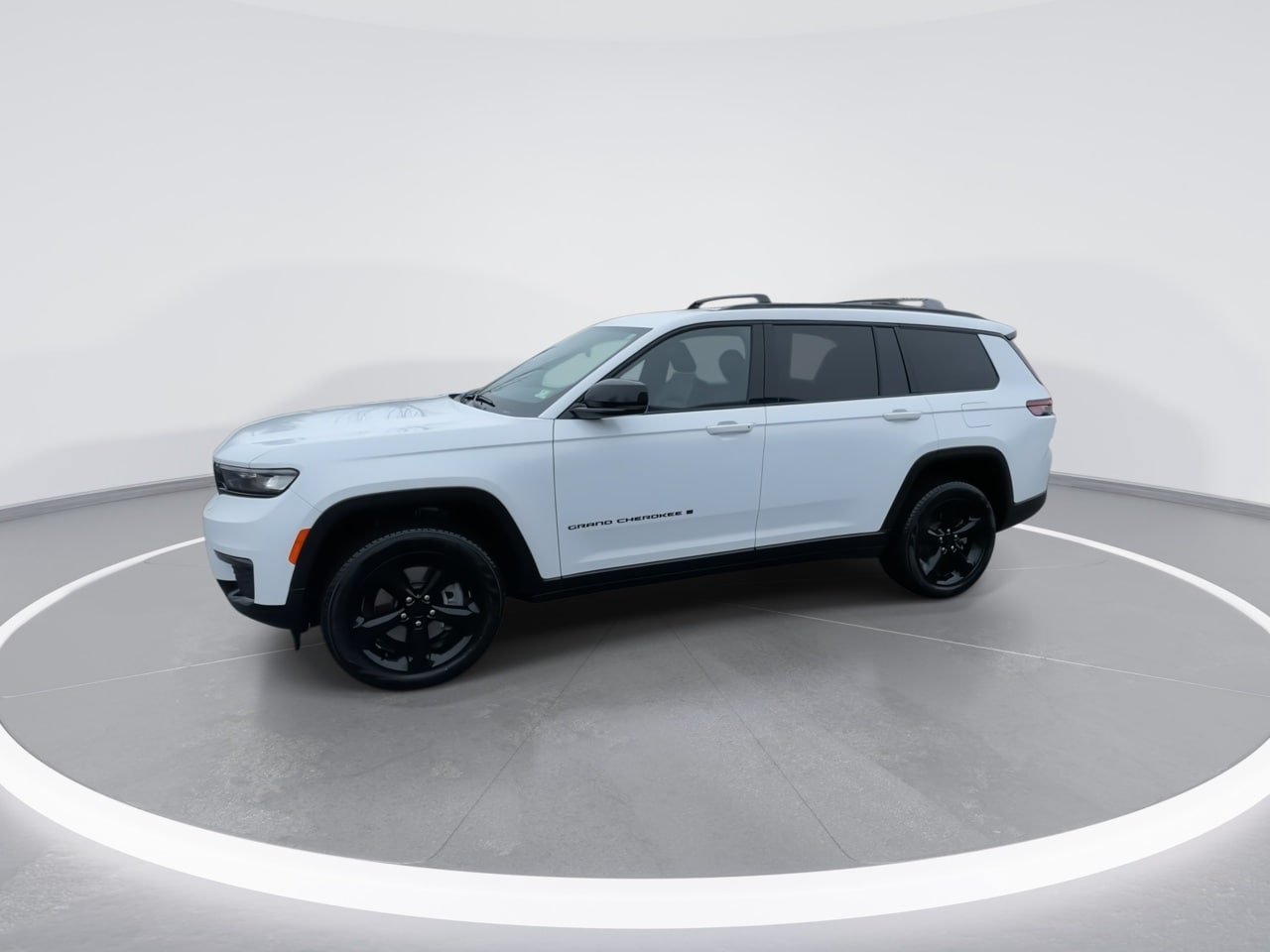 Used 2025 Jeep Grand Cherokee L Limited w/ Black Appearance Package AWD/4WD image 9
