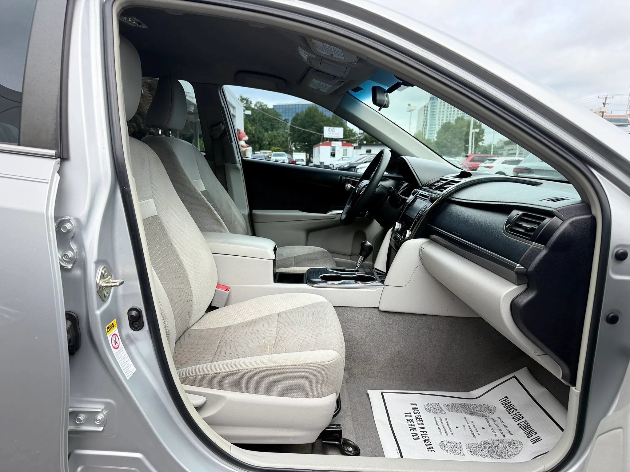 Used 2014 Toyota Camry LE FWD image 32