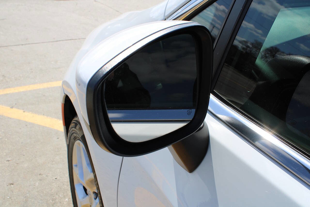 Used 2017 Chrysler Pacifica Touring Plus w/ Tire & Wheel Group image 19