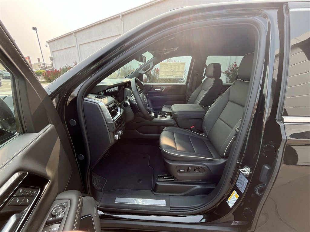 New 2025 GMC Yukon Elevation image 12