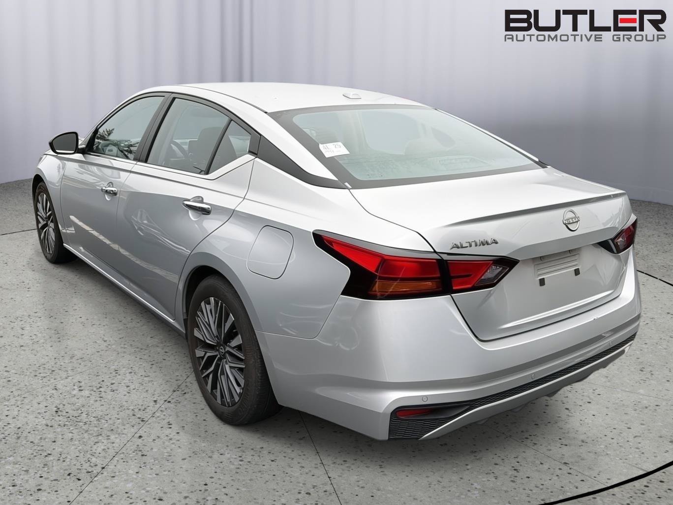 Used 2025 Nissan Altima 2.5 SV FWD image 10