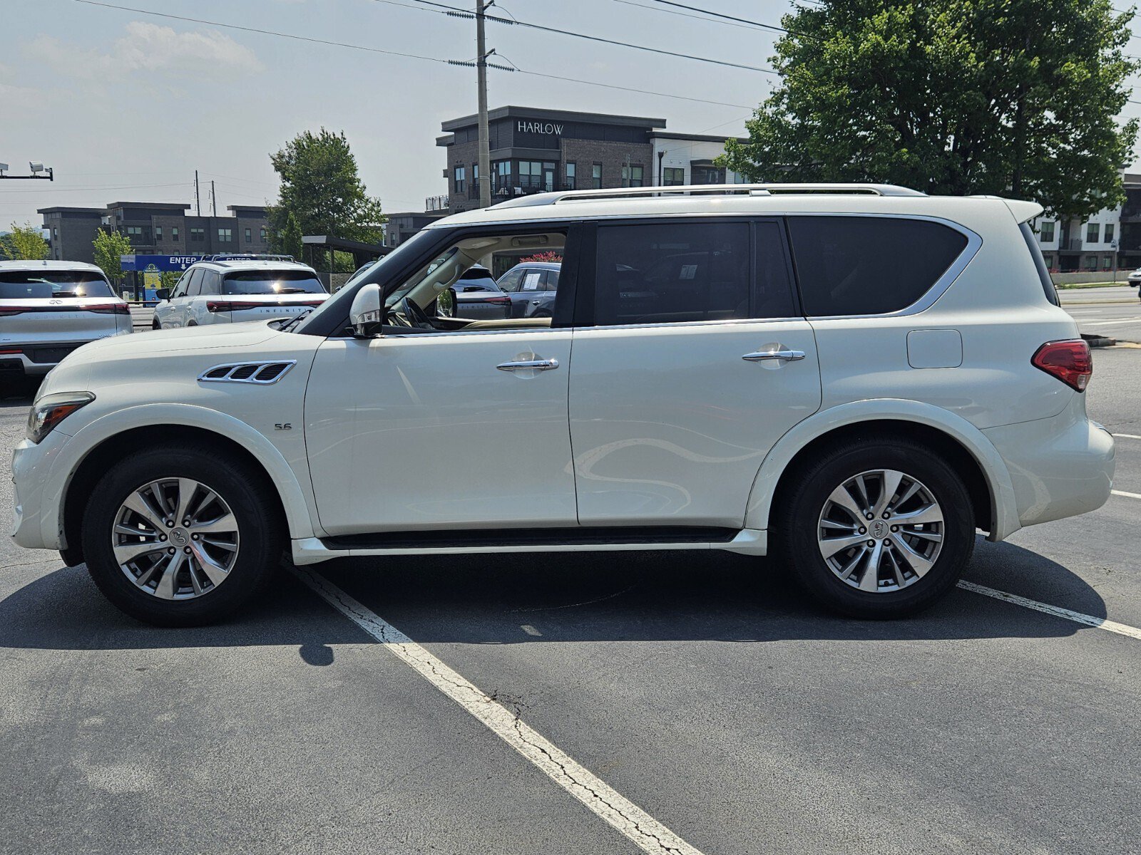 Used 2017 INFINITI QX80 2WD w/ Driver Assistance Package image 9