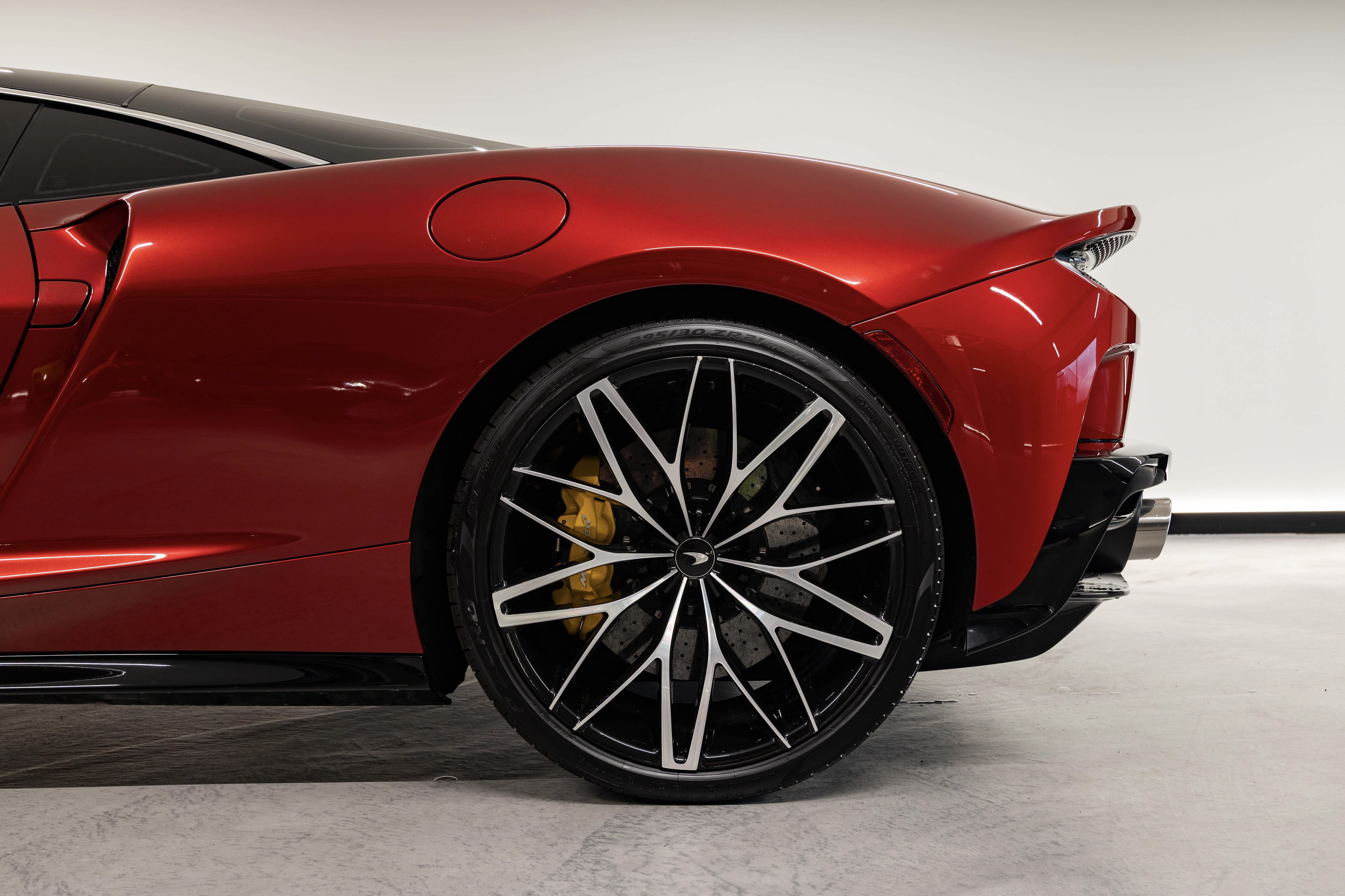 Used 2023 McLaren GT RWD image 4