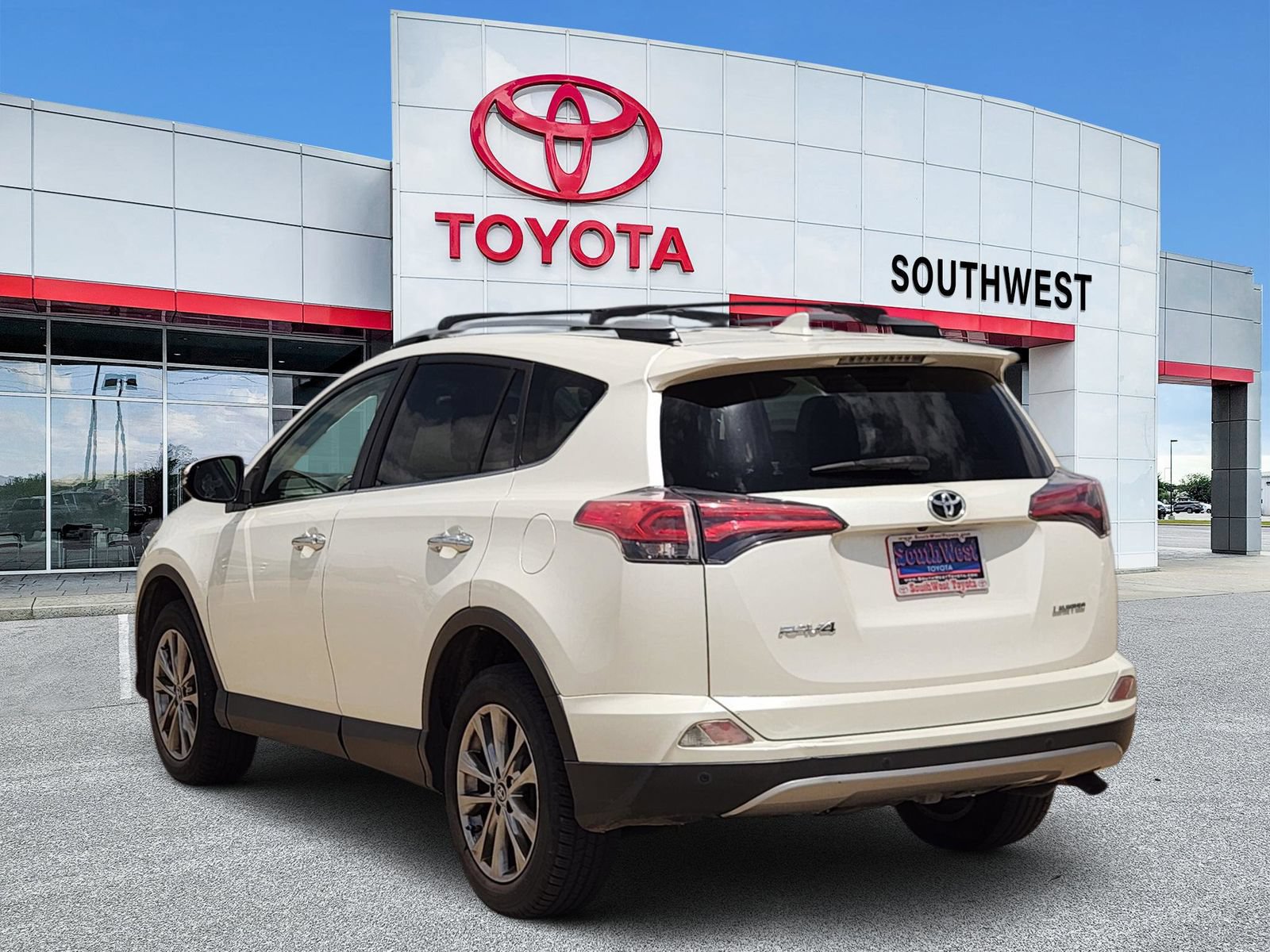 Used 2017 Toyota RAV4 Limited w/ Advanced Technology Package FWD image 4