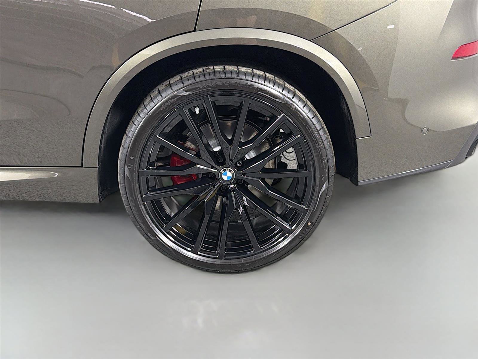 New 2026 BMW X5 xDrive40i w/ M Sport Package AWD/4WD image 32