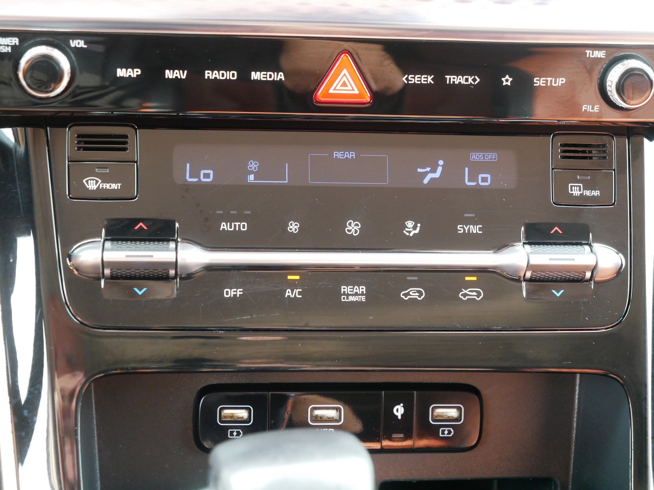 Certified 2024 Kia Carnival SX Prestige FWD image 23