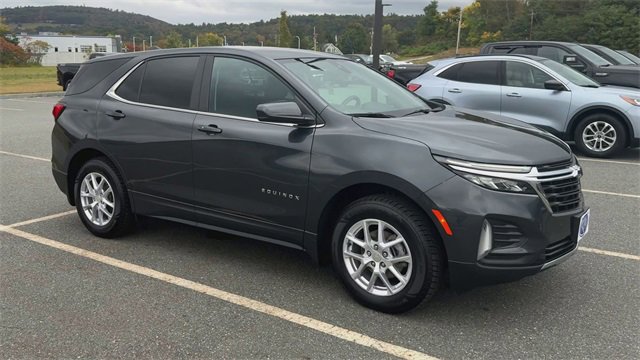 Used 2023 Chevrolet Equinox LT image 2