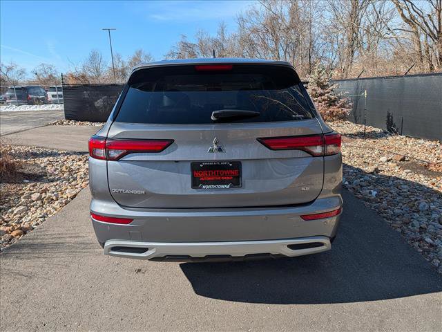 Used 2024 Mitsubishi Outlander SE image 4