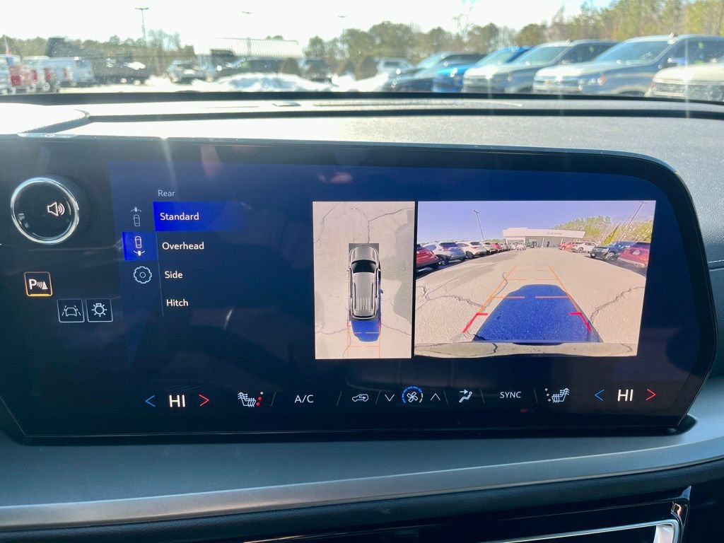 New 2025 Chevrolet Traverse LT w/ Driver Confidence Package image 14