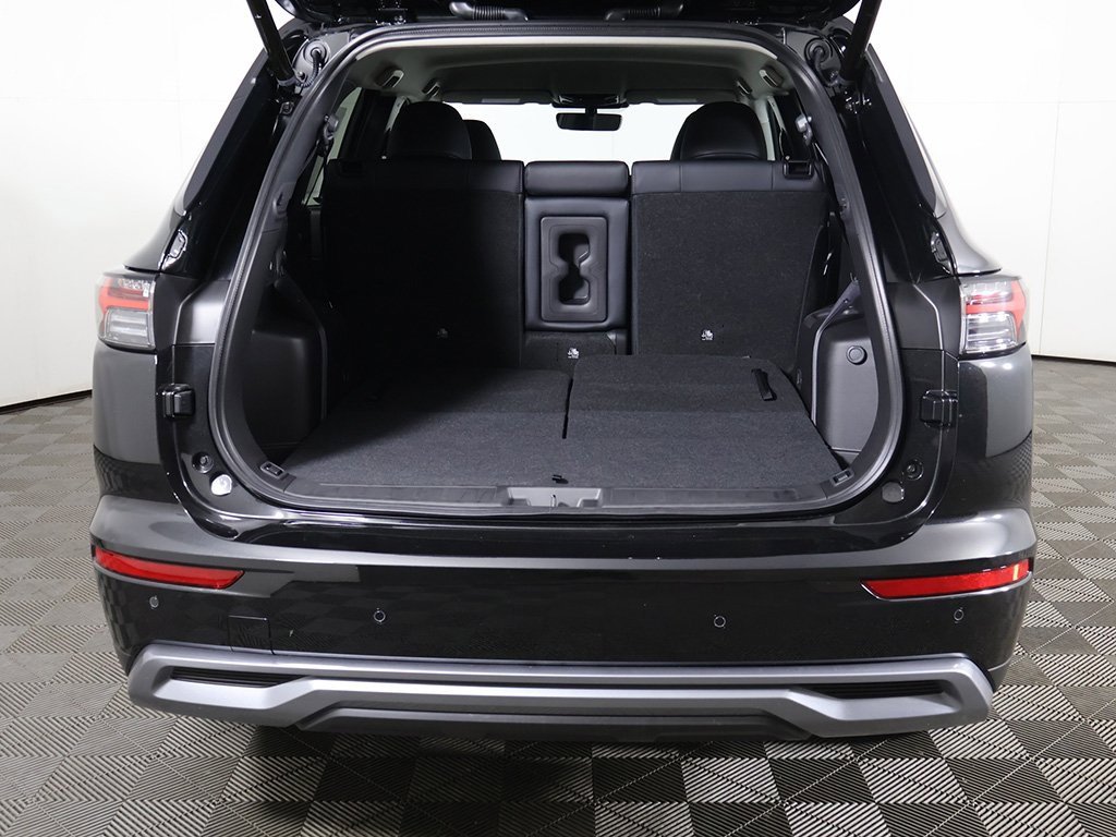 New 2025 Mitsubishi Outlander SE image 17