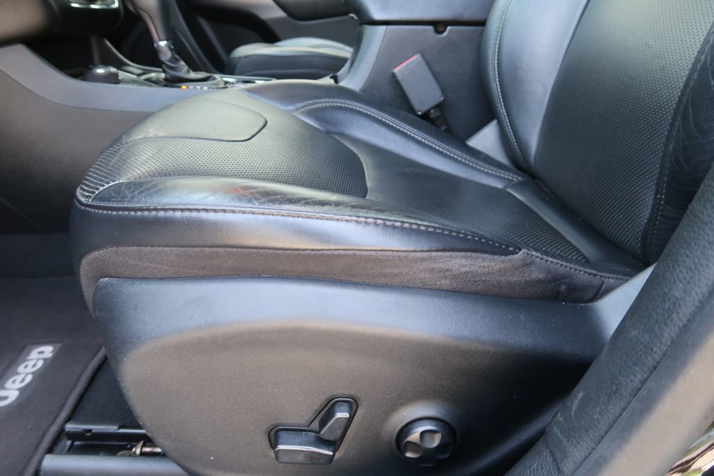 Used 2019 Jeep Cherokee Limited image 11