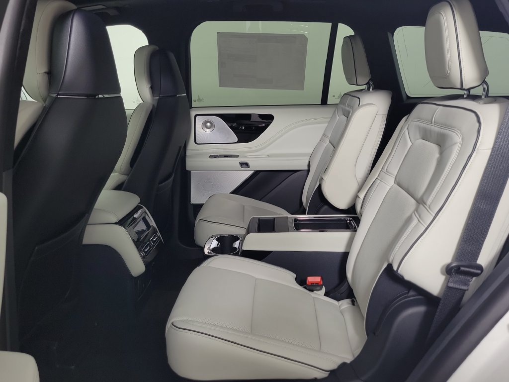 New 2026 Lincoln Aviator Black Label w/ Black Label Special Edition AWD/4WD image 12