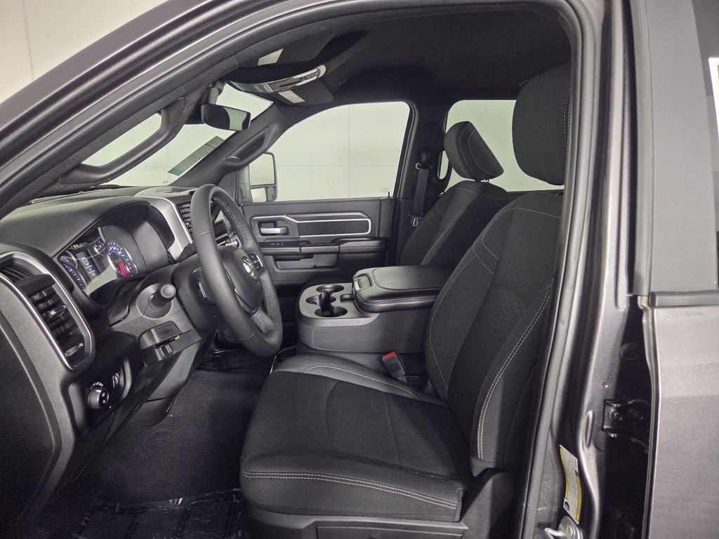 Used 2025 RAM 2500 Big Horn AWD/4WD image 10