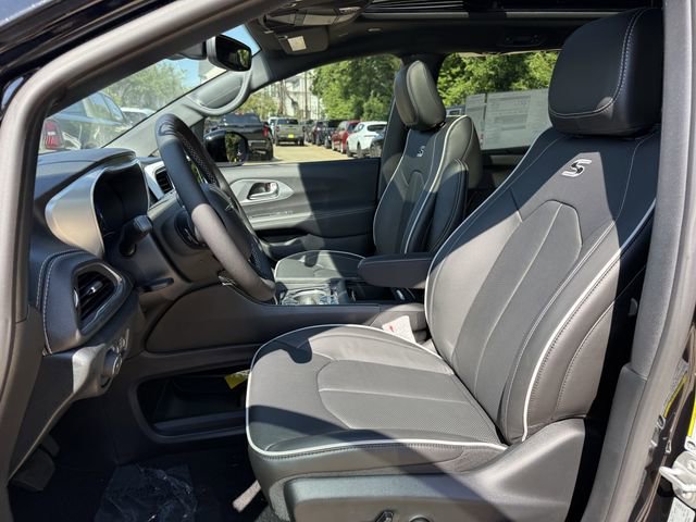 New 2026 Chrysler Pacifica Limited w/ S Appearance Package image 15