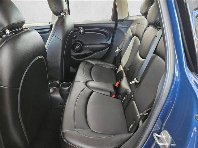 Used 2018 MINI Cooper 4-Door Hardtop FWD image 16
