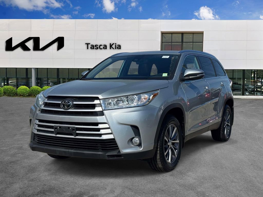 Used 2019 Toyota Highlander XLE AWD/4WD image 3
