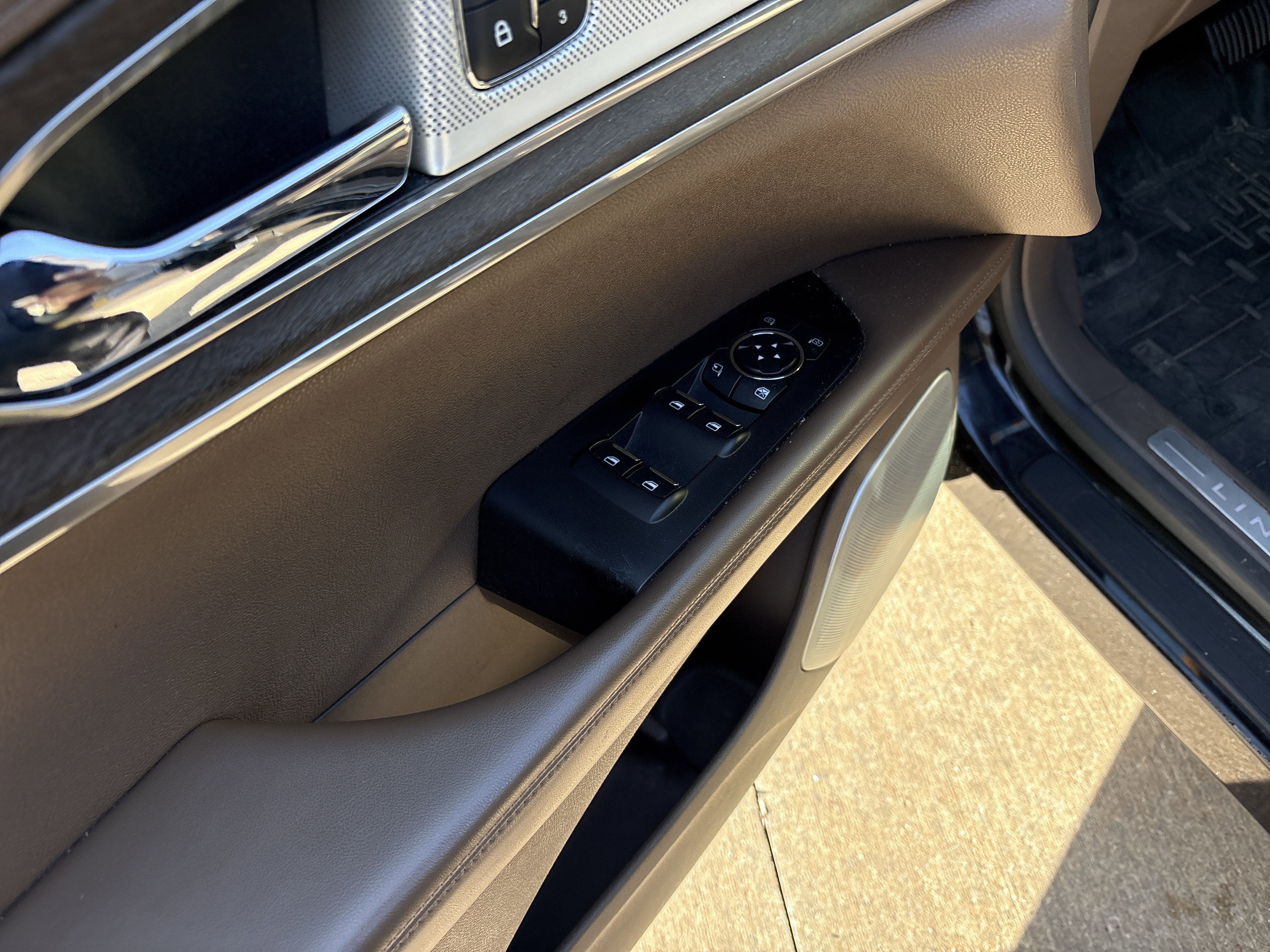 Used 2017 Lincoln MKX Reserve w/ Luxury Package AWD/4WD image 16