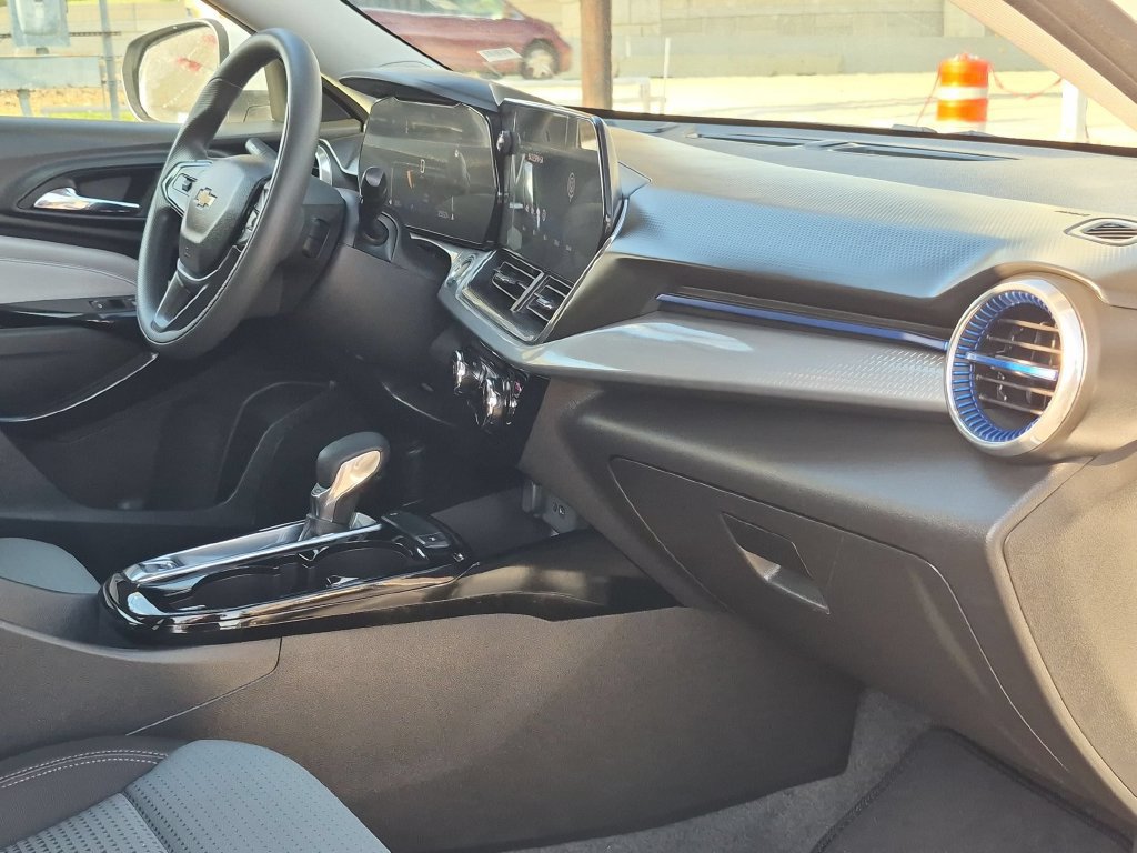 Used 2026 Chevrolet Trax LT FWD image 32