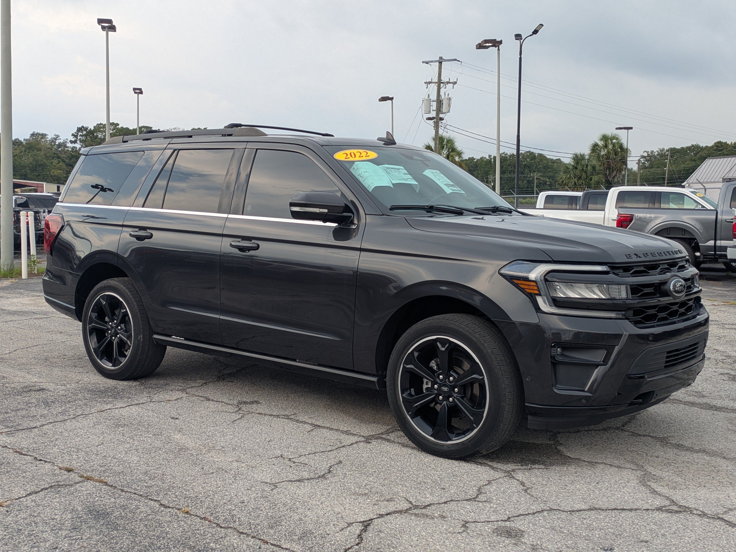 Used 2022 Ford Expedition Limited AWD/4WD image 2