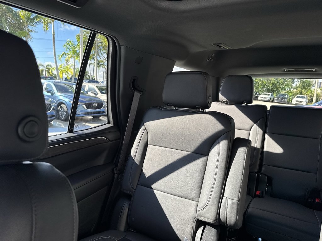 Used 2023 Chevrolet Tahoe Z71 w/ Luxury Package AWD/4WD image 17