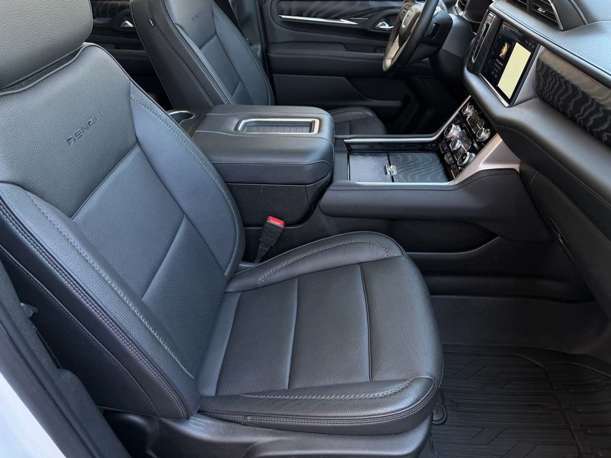 Used 2023 GMC Yukon Denali AWD/4WD image 23