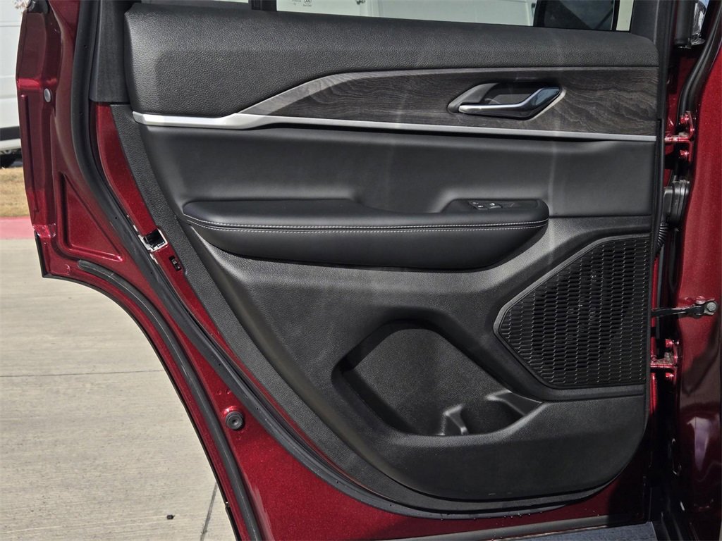 New 2025 Jeep Grand Cherokee Limited w/ Black Appearance Package image 11