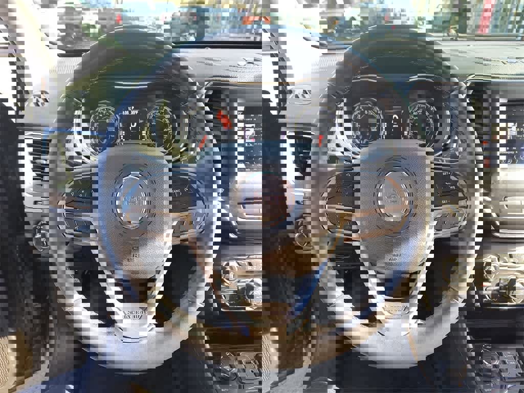 Used 2019 Jeep Cherokee Latitude Plus w/ Comfort/Convenience Group image 14