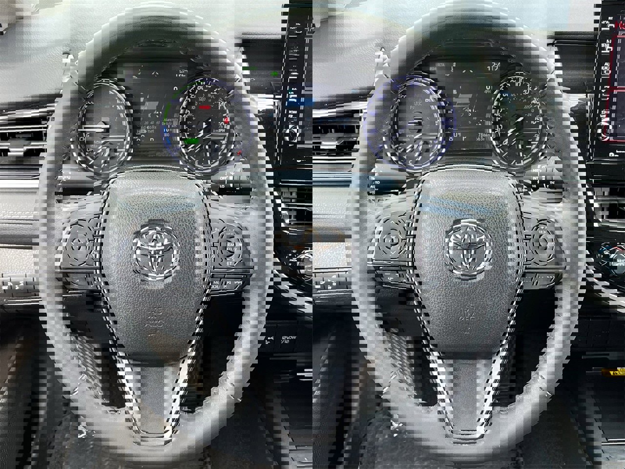 Used 2022 Toyota Camry XSE w/ Cold Weather Package image 11