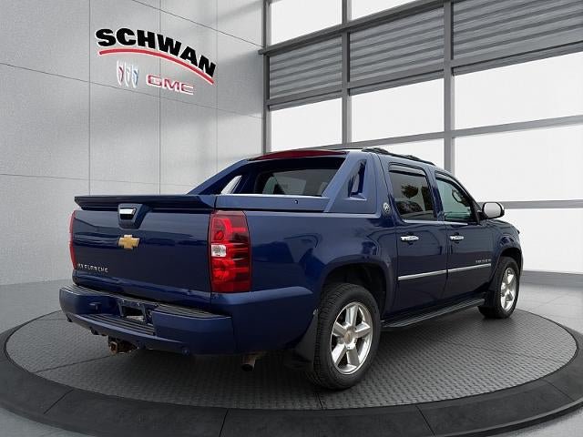 Used 2013 Chevrolet Avalanche LTZ AWD/4WD image 4