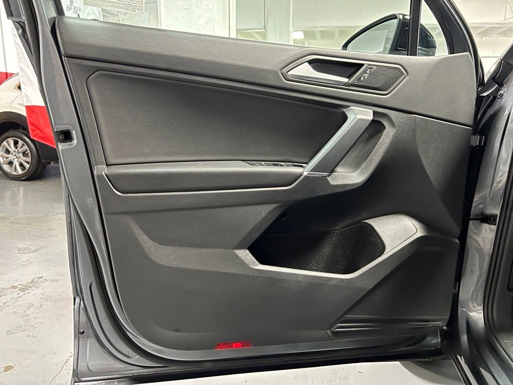 Used 2020 Volkswagen Tiguan SE R-Line w/ 3rd Row Seat Package image 42