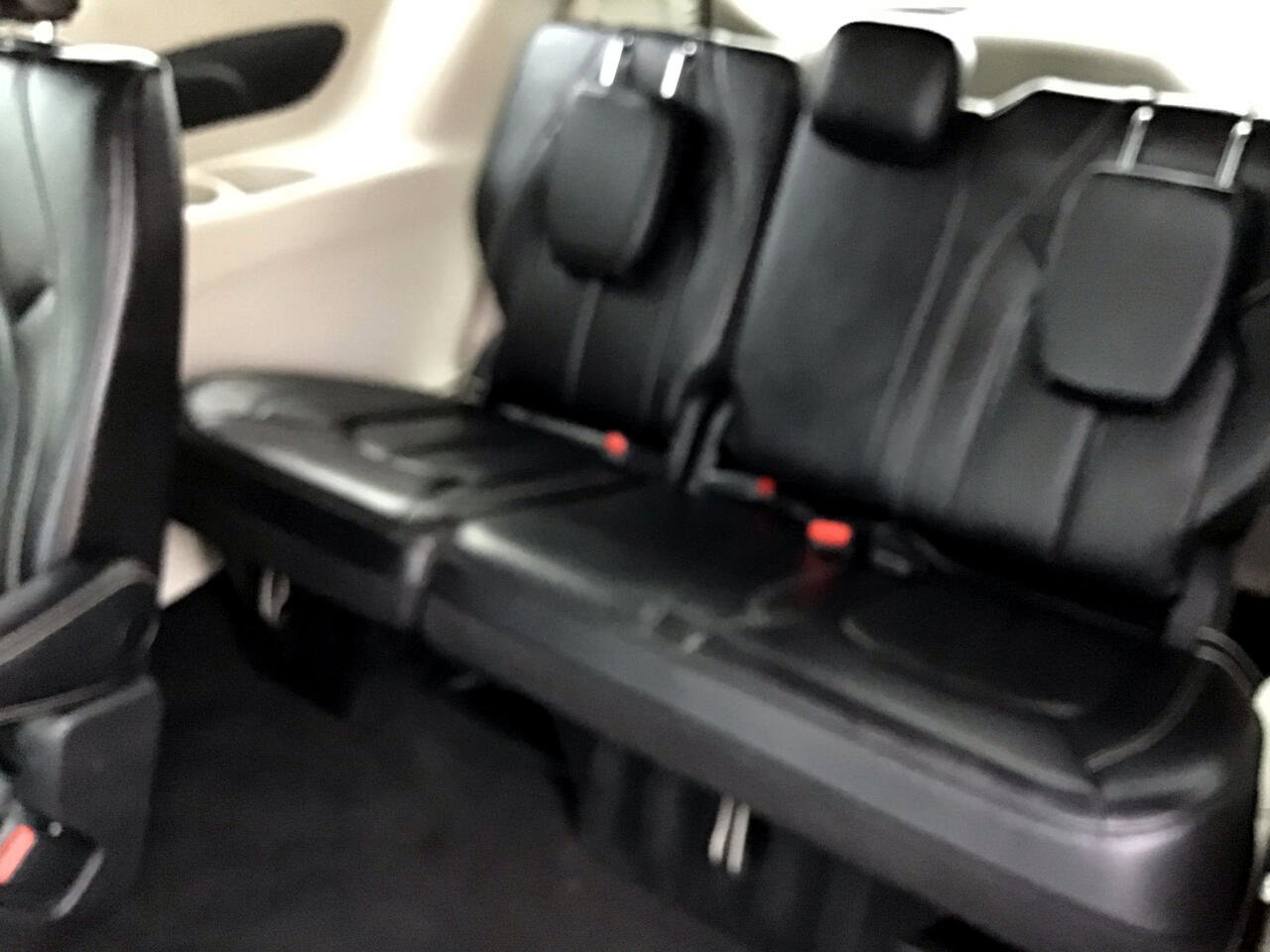 Used 2022 Chrysler Pacifica Touring-L image 30