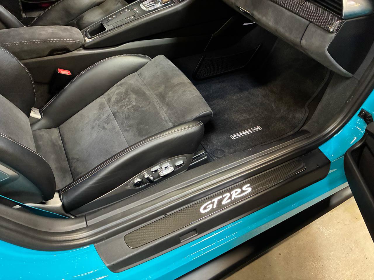 Used 2018 Porsche 911 GT2 RS RWD image 24