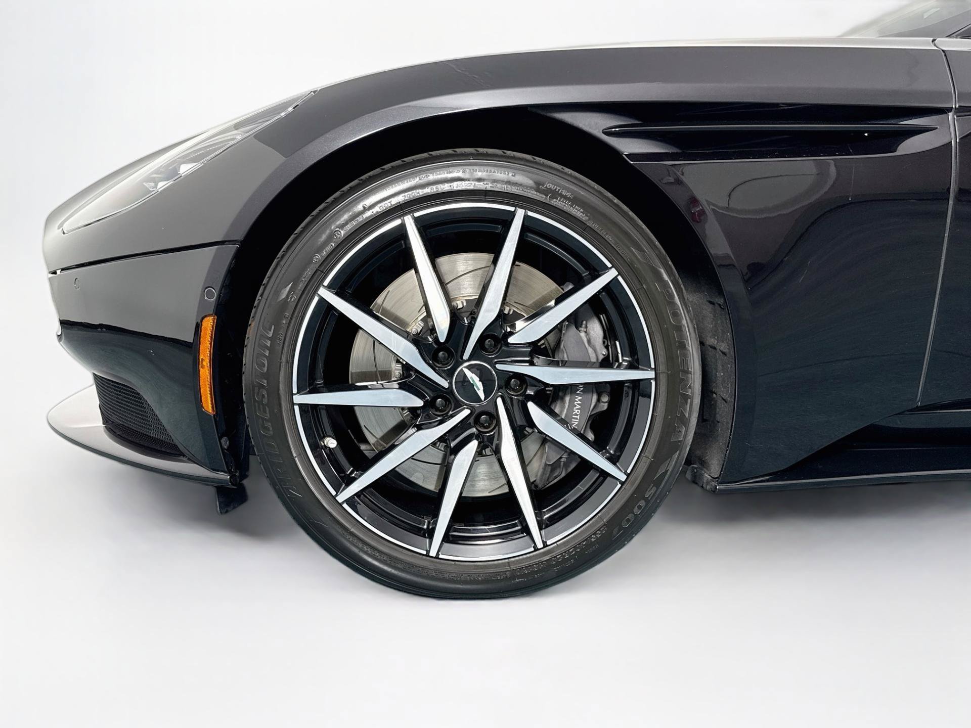 Used 2020 Aston Martin DB11 Coupe RWD image 40