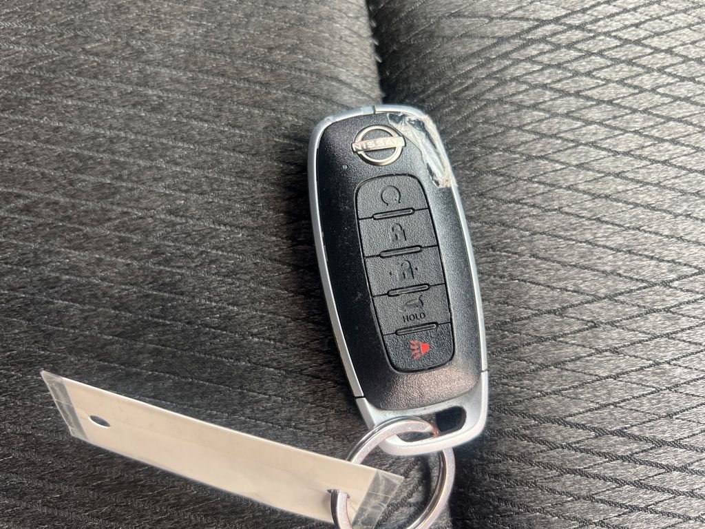 Used 2024 Nissan Rogue SV image 25