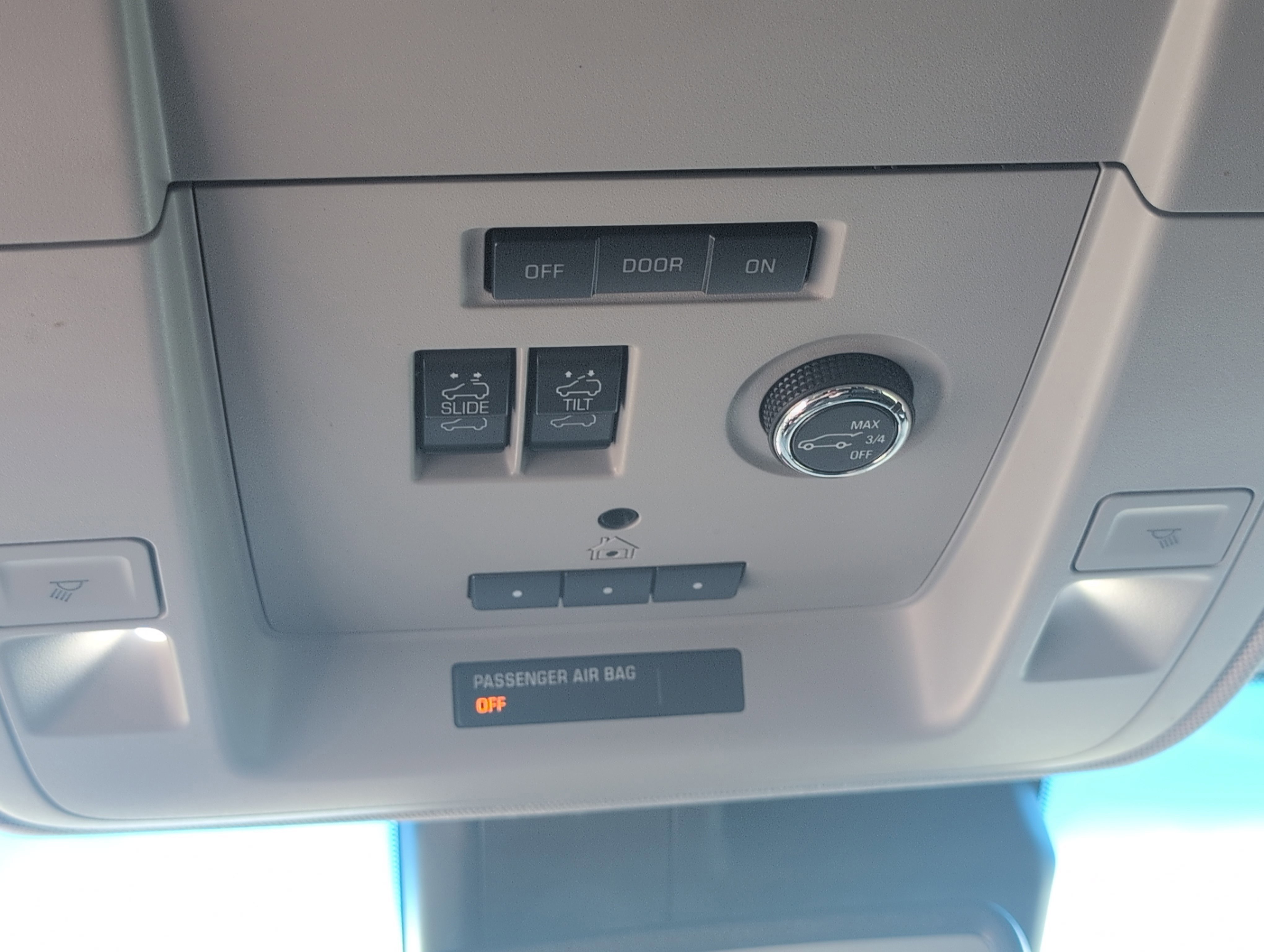 Used 2018 Chevrolet Tahoe Premier RWD image 18
