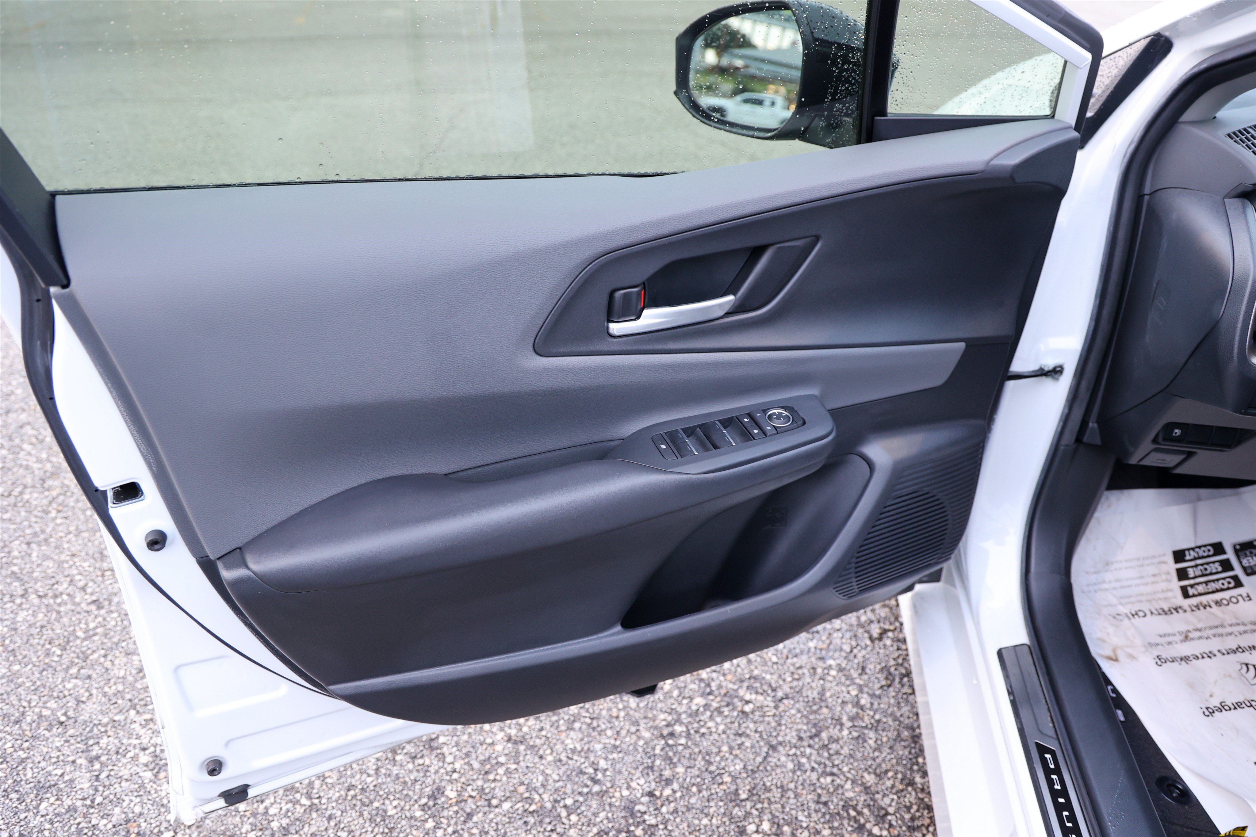 Used 2023 Toyota Prius XLE FWD image 33