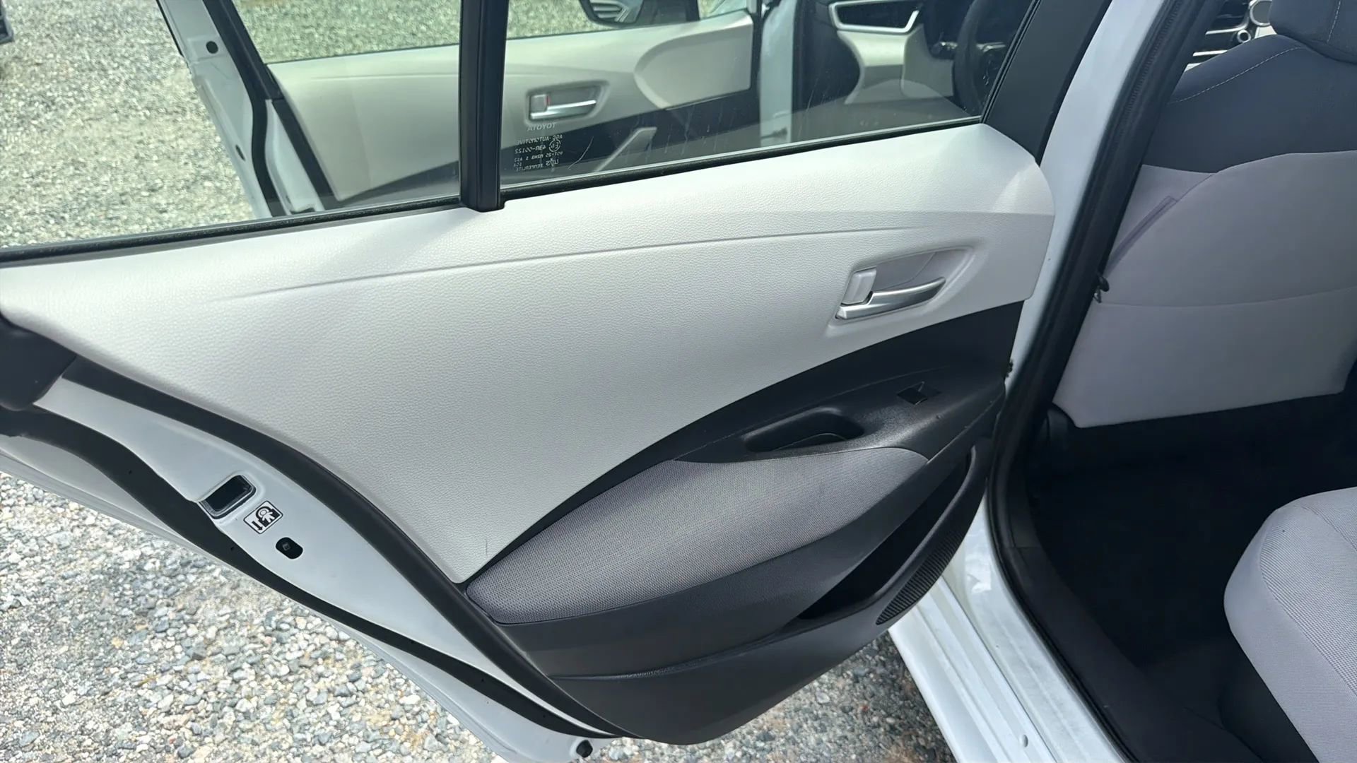 Used 2020 Toyota Corolla LE image 27