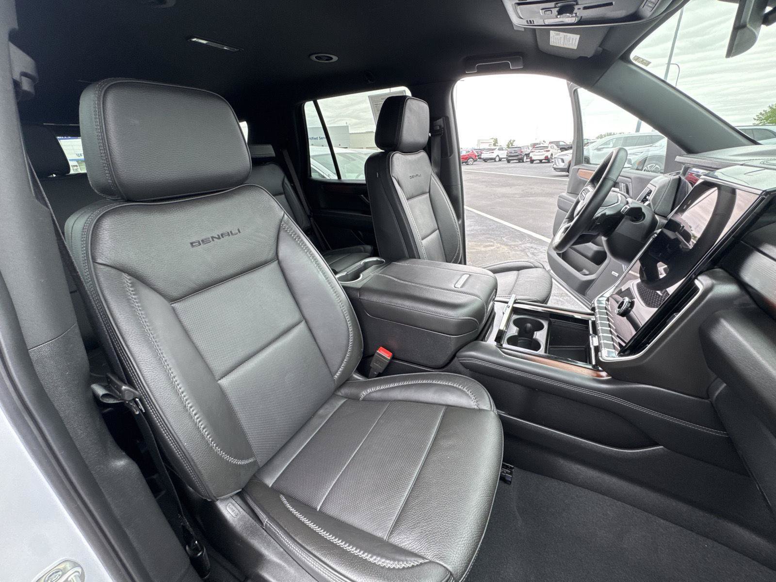 Used 2025 GMC Yukon Denali AWD/4WD image 19