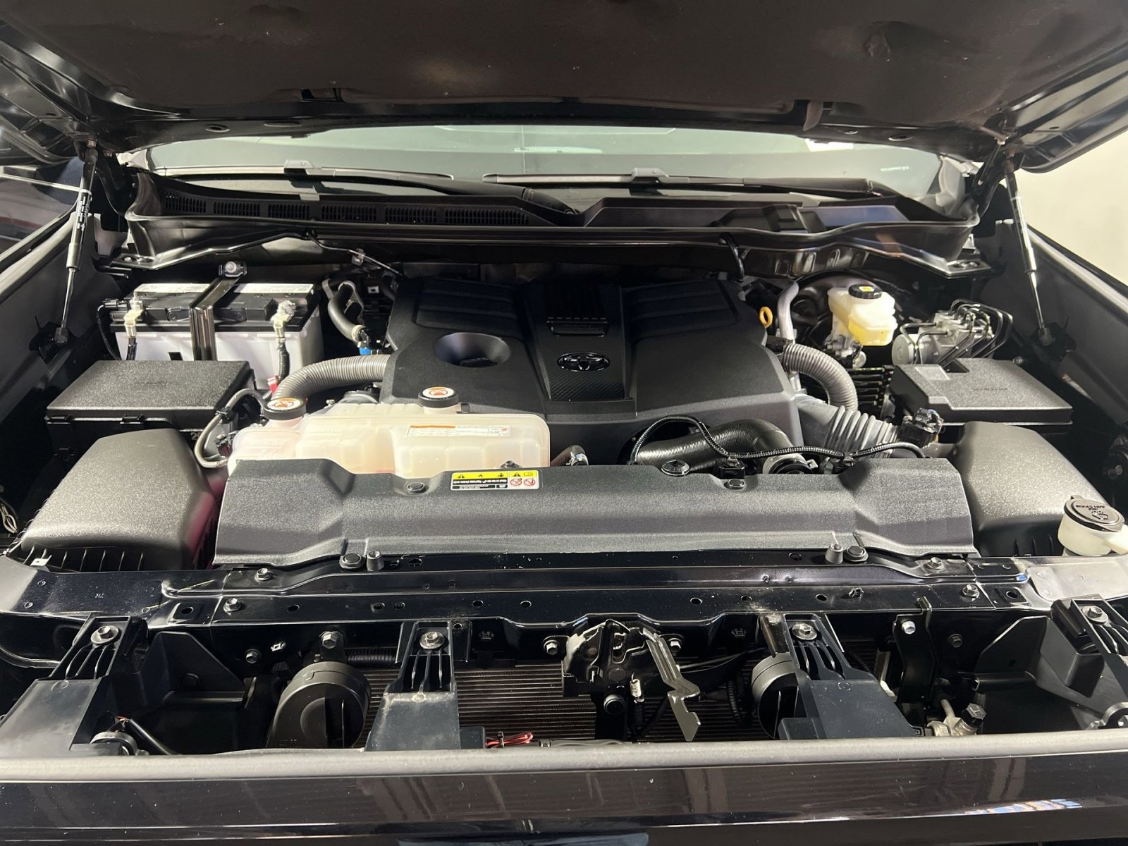 Used 2022 Toyota Tundra SR5 w/ SR5 Premium Package image 26