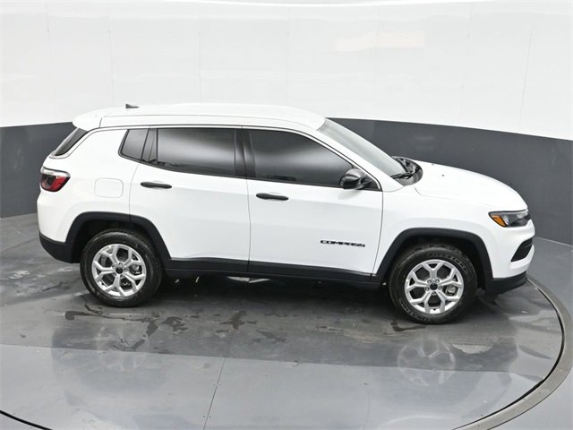 Used 2025 Jeep Compass Sport image 30