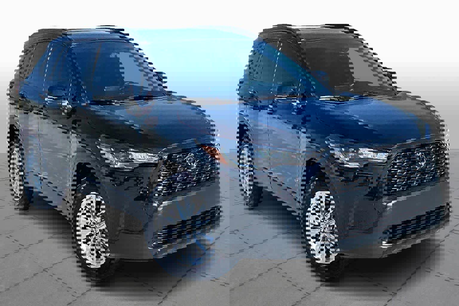 Used 2024 Toyota Corolla Cross LE w/ Moonroof Package image 3