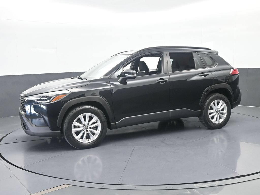 Used 2022 Toyota Corolla Cross LE w/ Moonroof Package FWD video 2