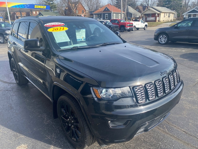 Used 2021 Jeep Grand Cherokee Laredo X AWD/4WD image 4