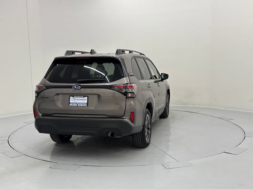 Used 2025 Subaru Forester Premium image 5