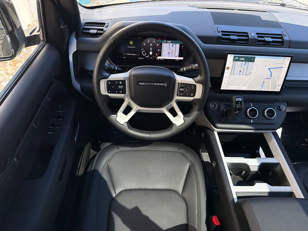 Used 2025 Land Rover Defender 110 S image 21
