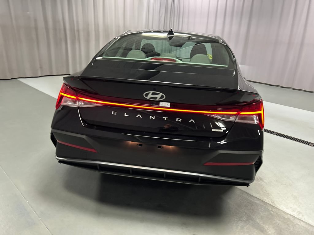 New 2026 Hyundai Elantra SEL FWD image 6