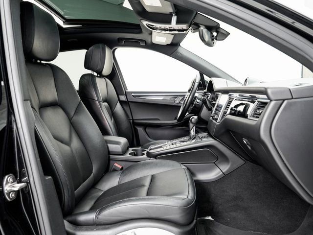 Used 2017 Porsche Macan image 25